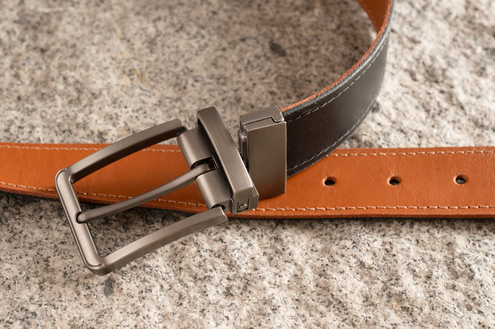 Cinturón Reversible  ULMMO 100% Cuero Graso Negro y Camel  – Hecho a Mano en Chile