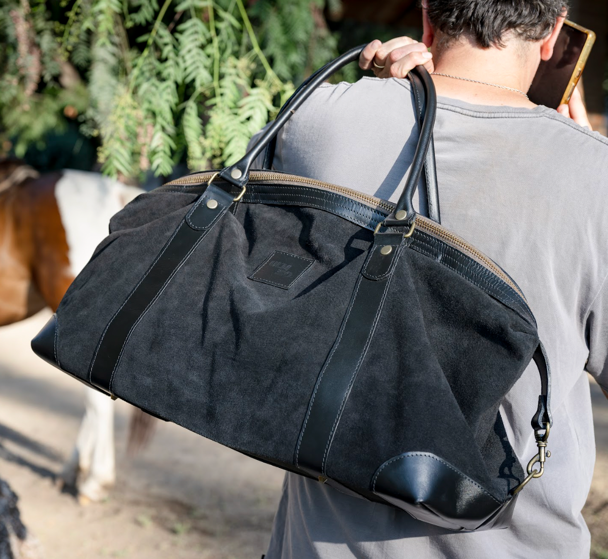 Bolso ULMMO Carpincho negro - forro cóndor Naranjo