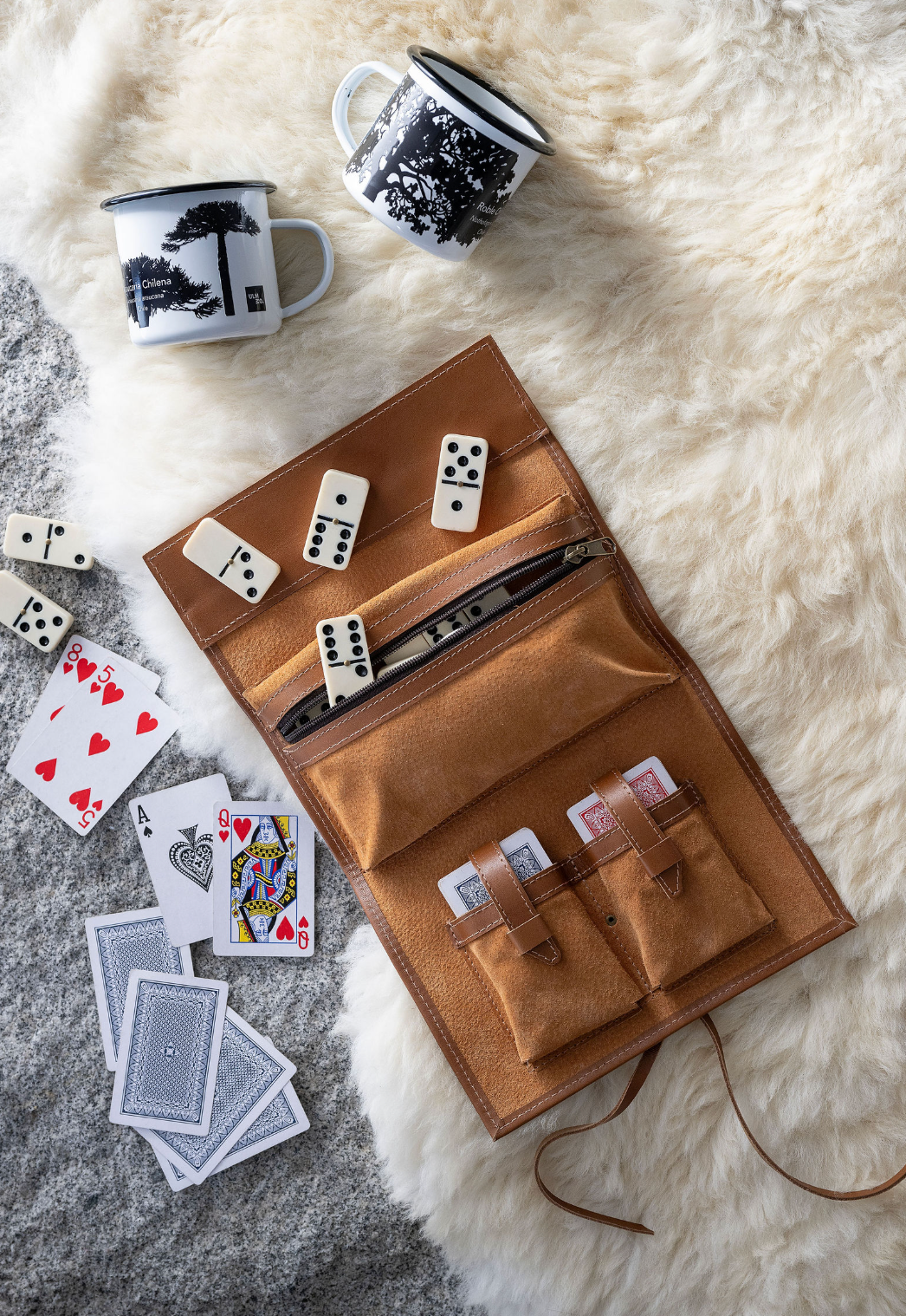 Juego de Cartas y Dominó Aysén - Cuero Carpincho Tostado
