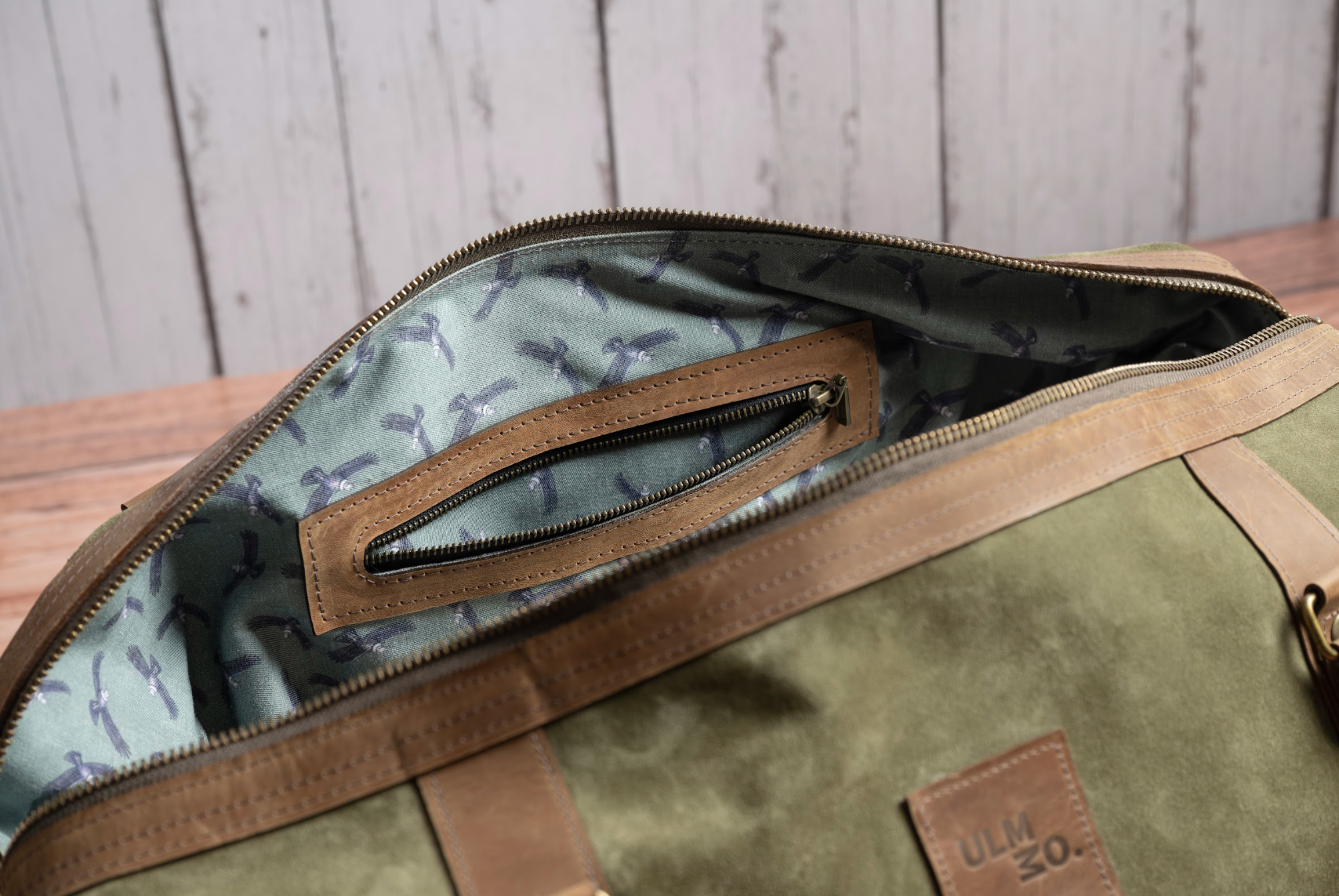 Bolso ULMMO cuero reno verde oliva con mangos de cuero