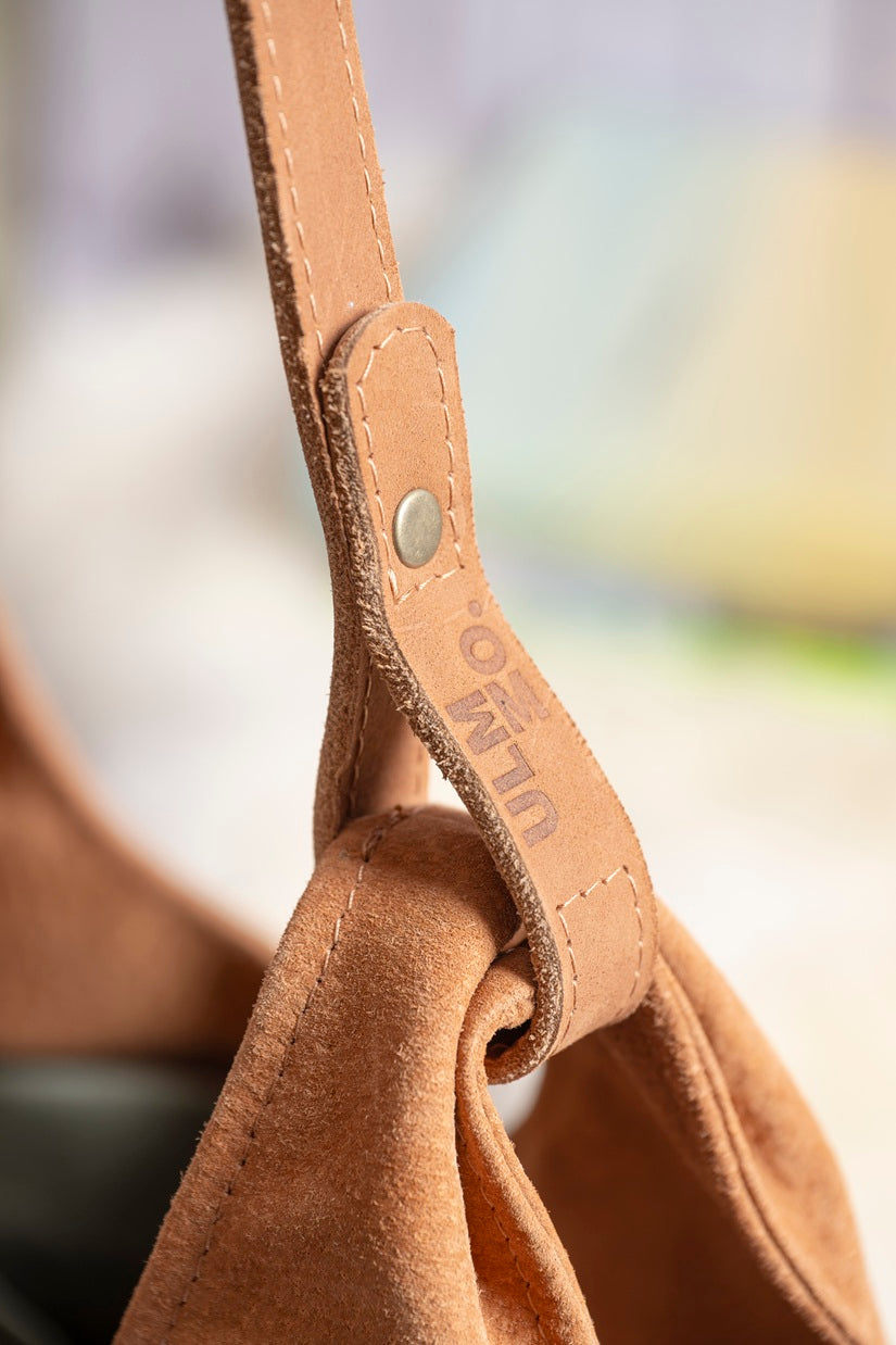 Cartera cuero carpincho con forro lino mostaza