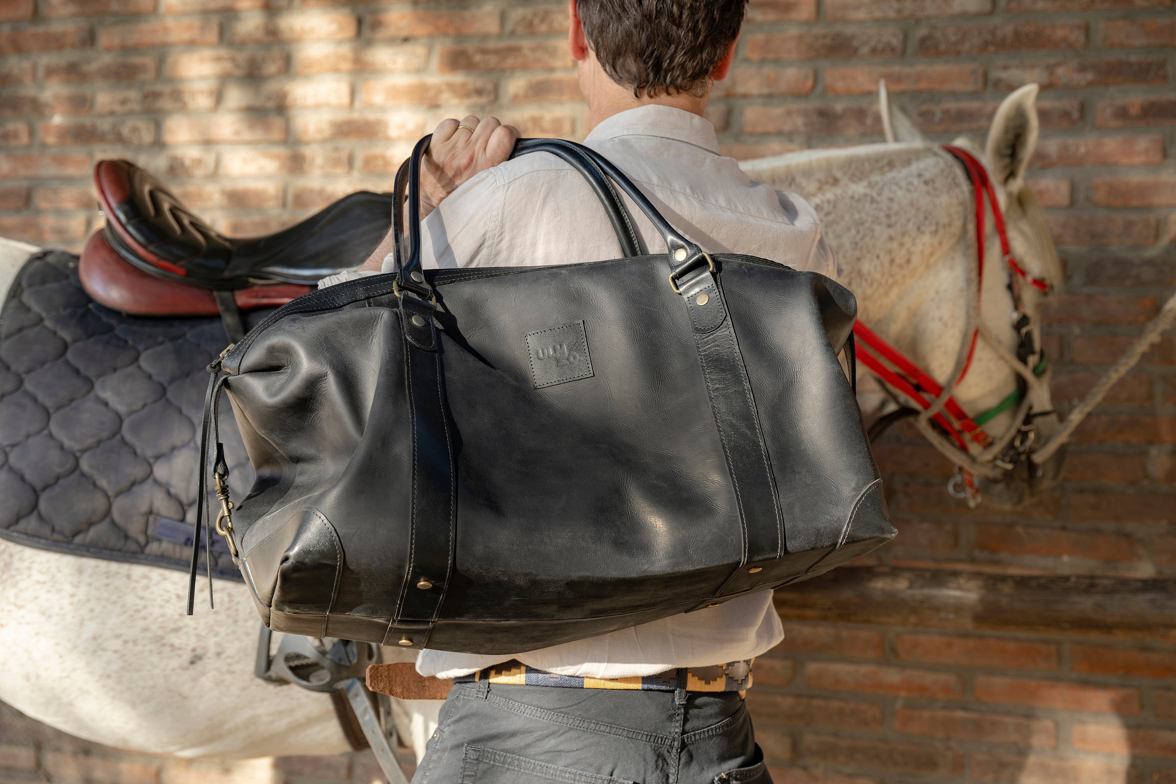 Bolso ULMMO Cuero Negro con forro cóndor naranjo
