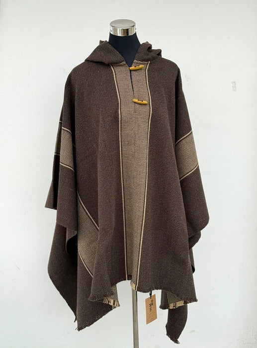 Poncho Diseño Mapuche con Capucha . Lana y Alpaca - Café Moro con Beige