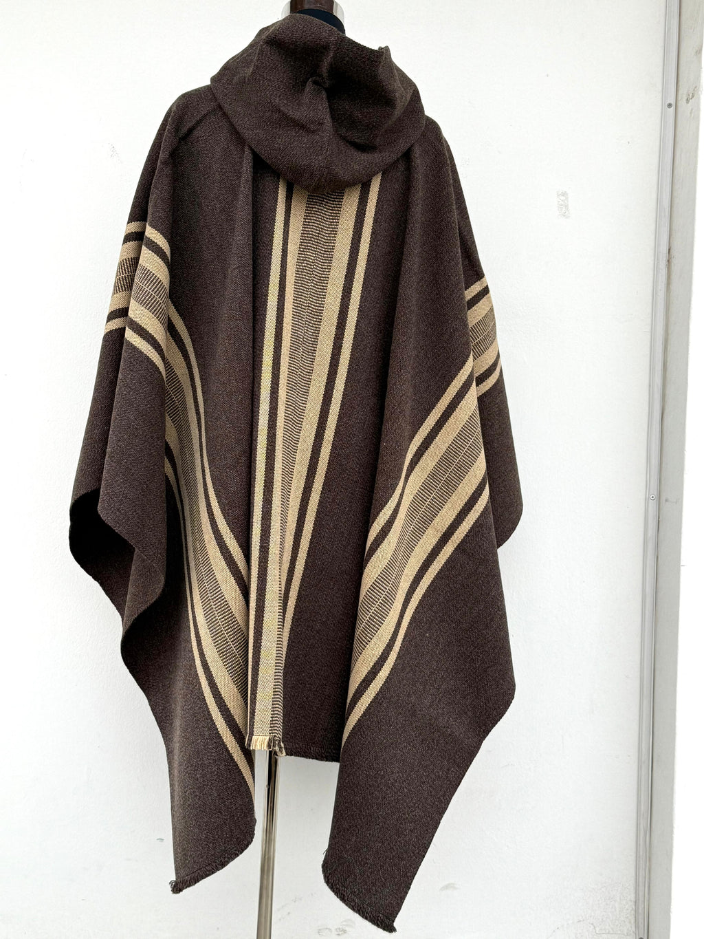 Poncho Peinecillo con Capucha -  Lana y Alpaca  - Café Moro con Beige