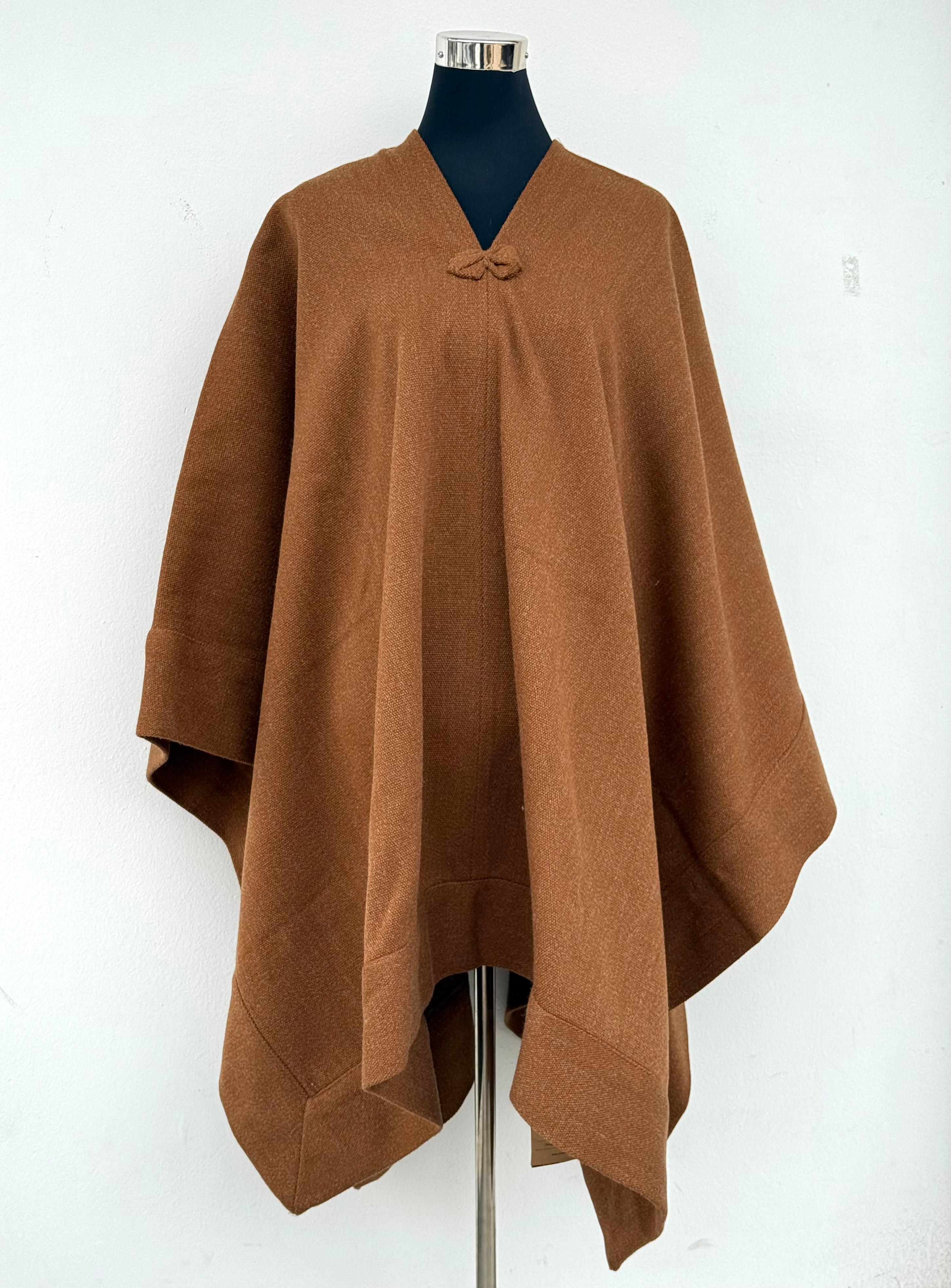 Poncho con Borde Enhuinchado  -  Lana y Alpaca  - Camel