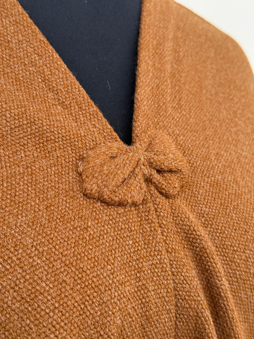Poncho con Borde Enhuinchado  -  Lana y Alpaca  - Camel