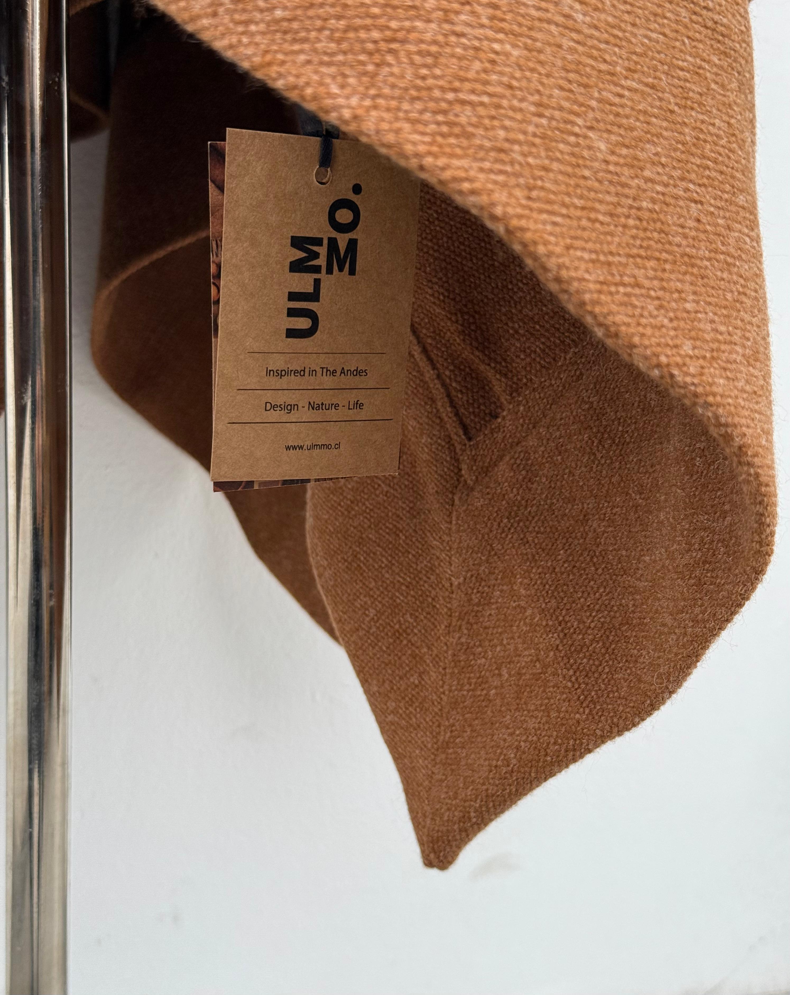Poncho con Borde Enhuinchado  -  Lana y Alpaca  - Camel