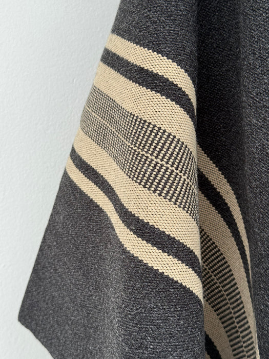 Ruana Peinecillo con Capucha - Lana y Alpaca - Marengo con Beige