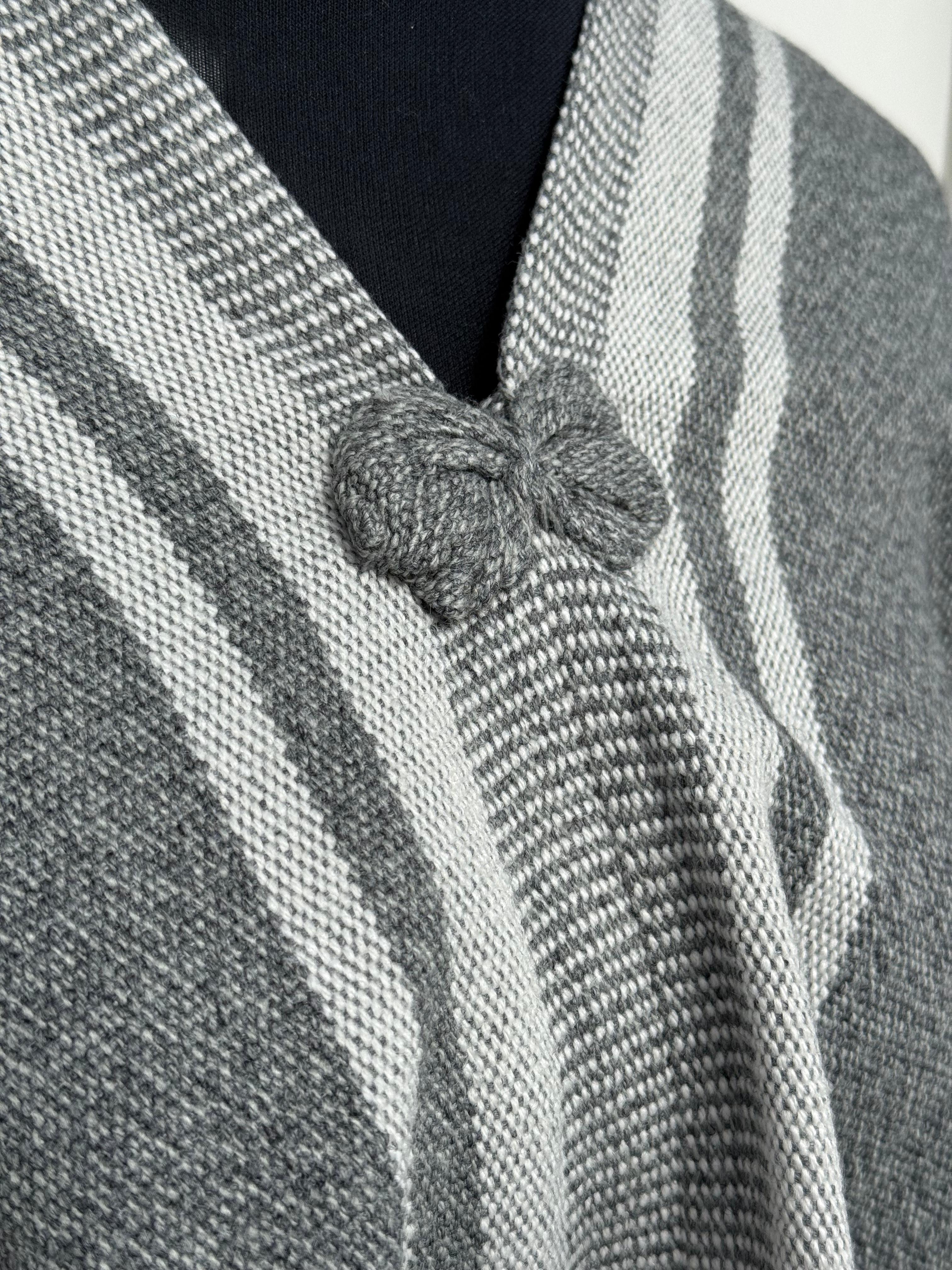 Poncho Peinecillo -  Lana y Alpaca  - Gris con Blanco