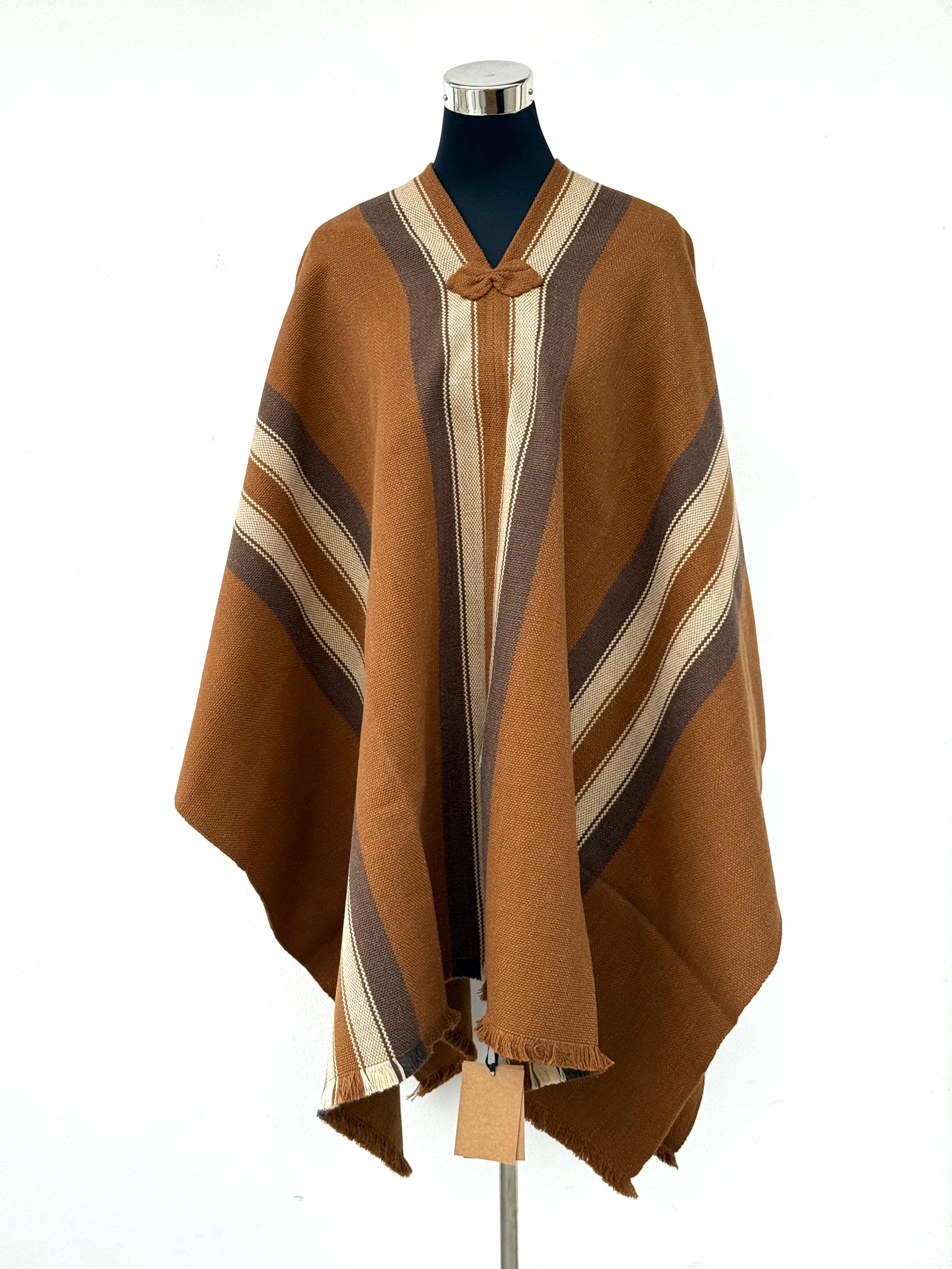 Poncho Tradicional Lana - Camel con Líneas Café - Creado en Chile