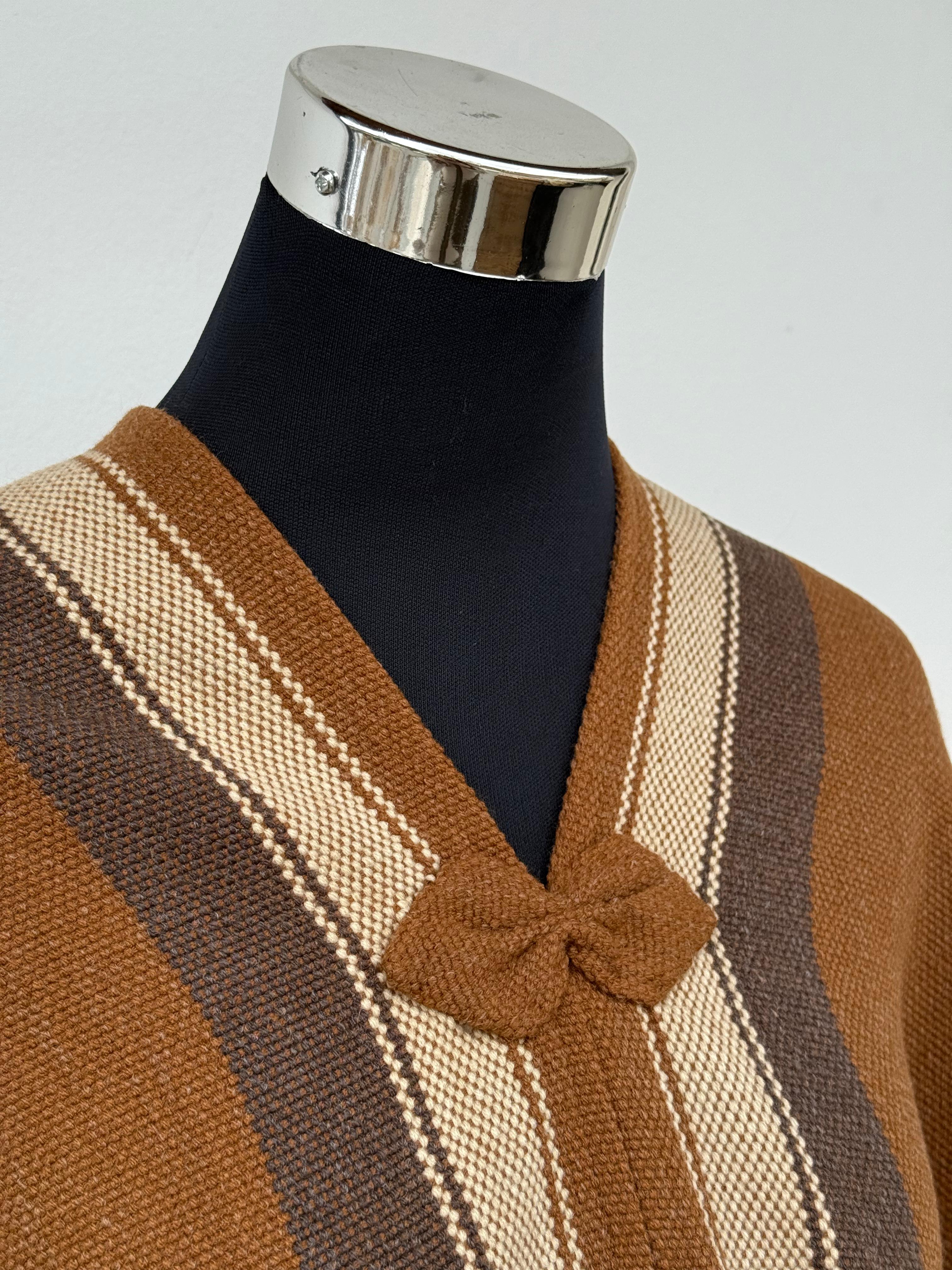 Poncho Tradicional Lana - Camel con Líneas Café - Creado en Chile