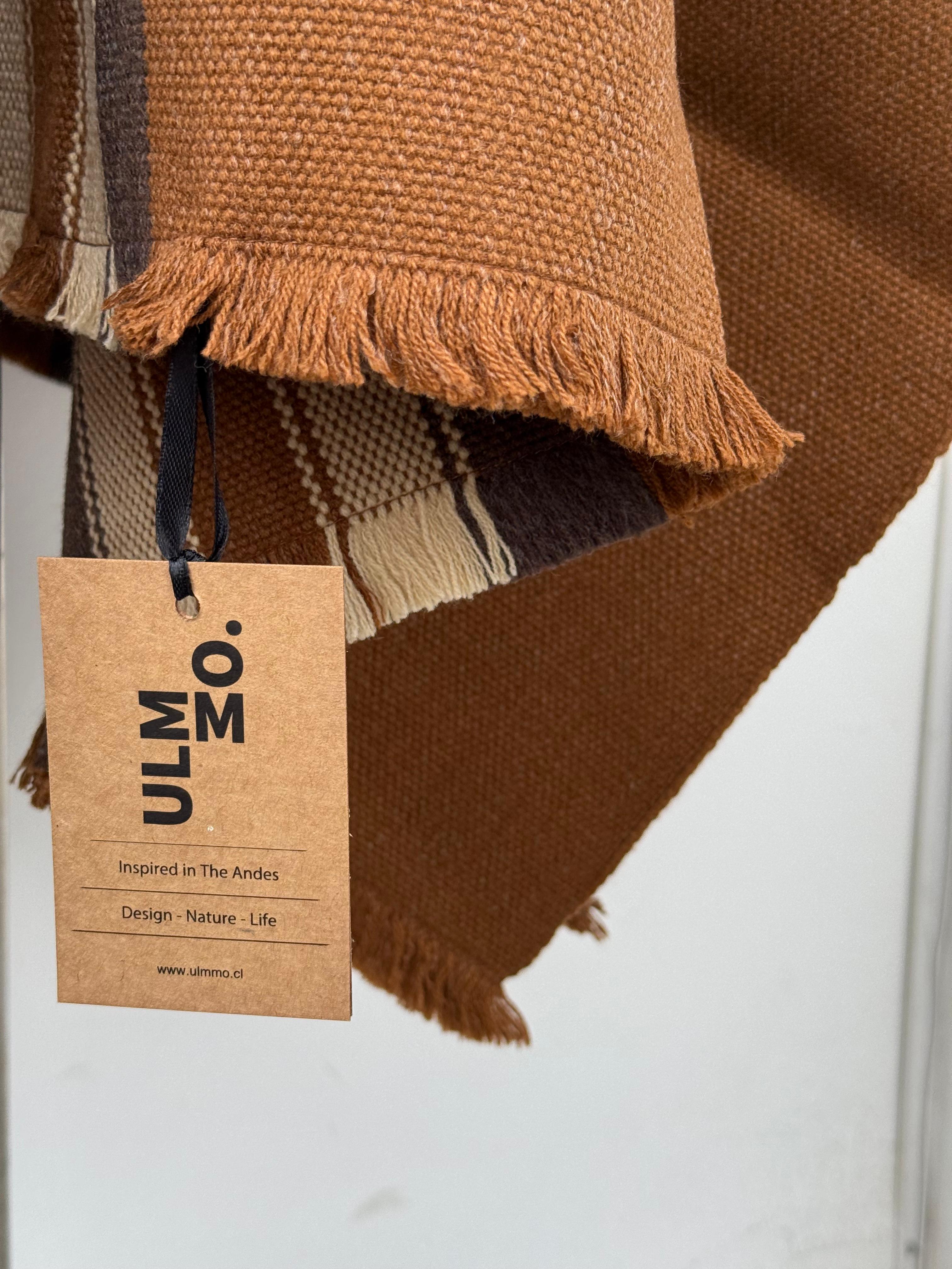 Poncho Tradicional Lana - Camel con Líneas Café - Creado en Chile
