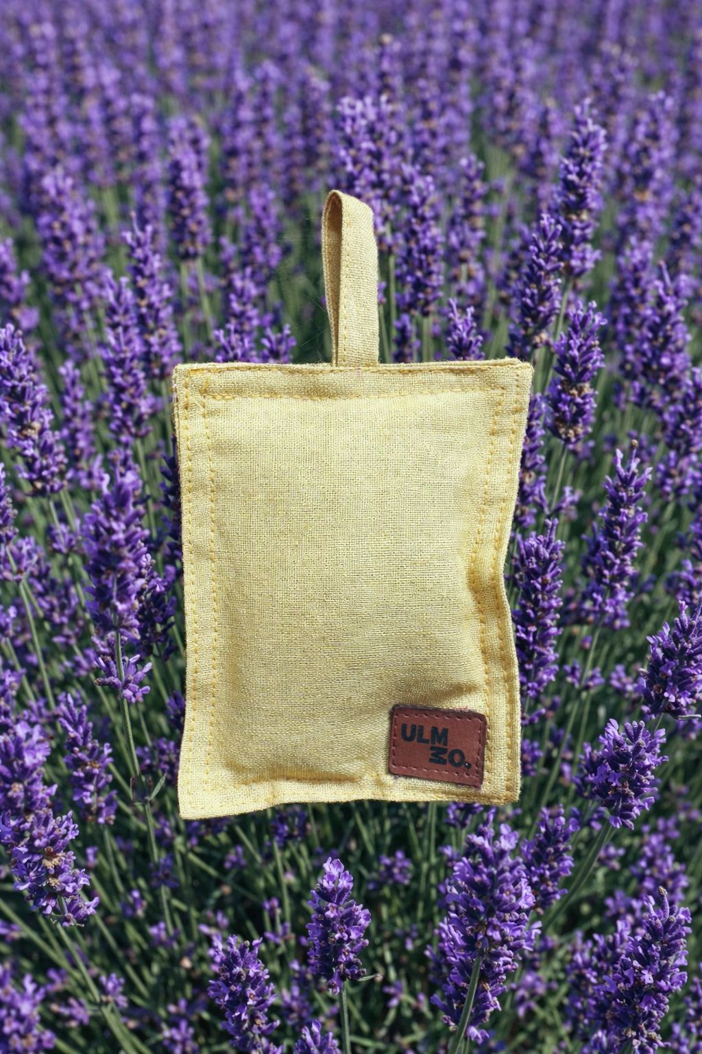 Saquito de lino color cúrcuma relleno con semillas de lavanda - Creado en Chile