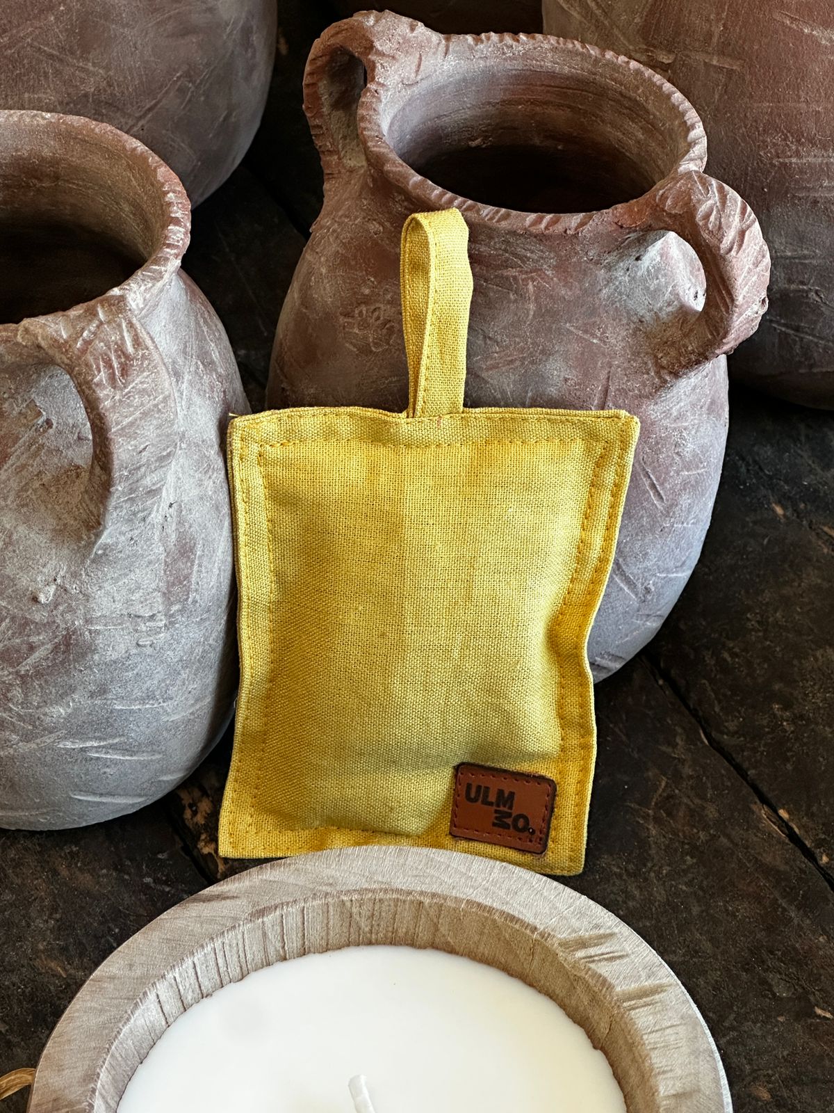 Saquito de lino color cúrcuma relleno con semillas de lavanda - Creado en Chile