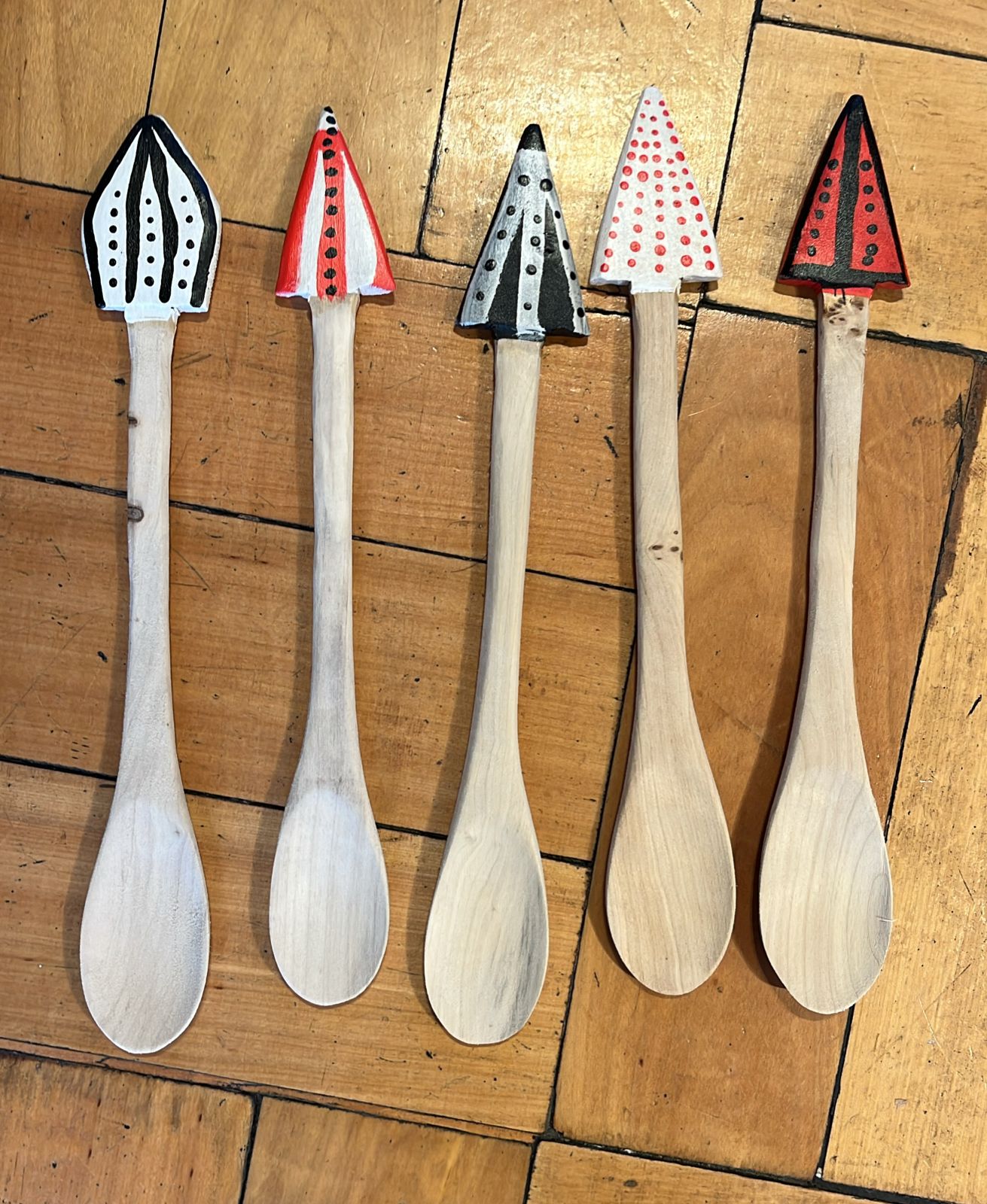 Cucharas Selknam 30 cm madera pintada a mano