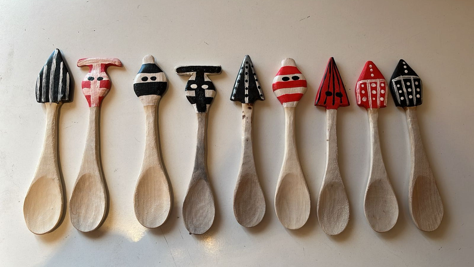 Cucharas Selknam 20 cm madera pintada a mano