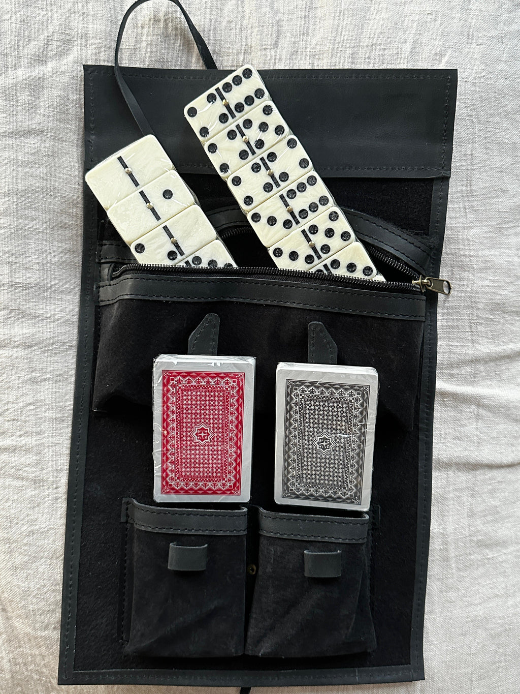 Juego de Cartas y Dominó Aysén - Cuero Carpincho Negro