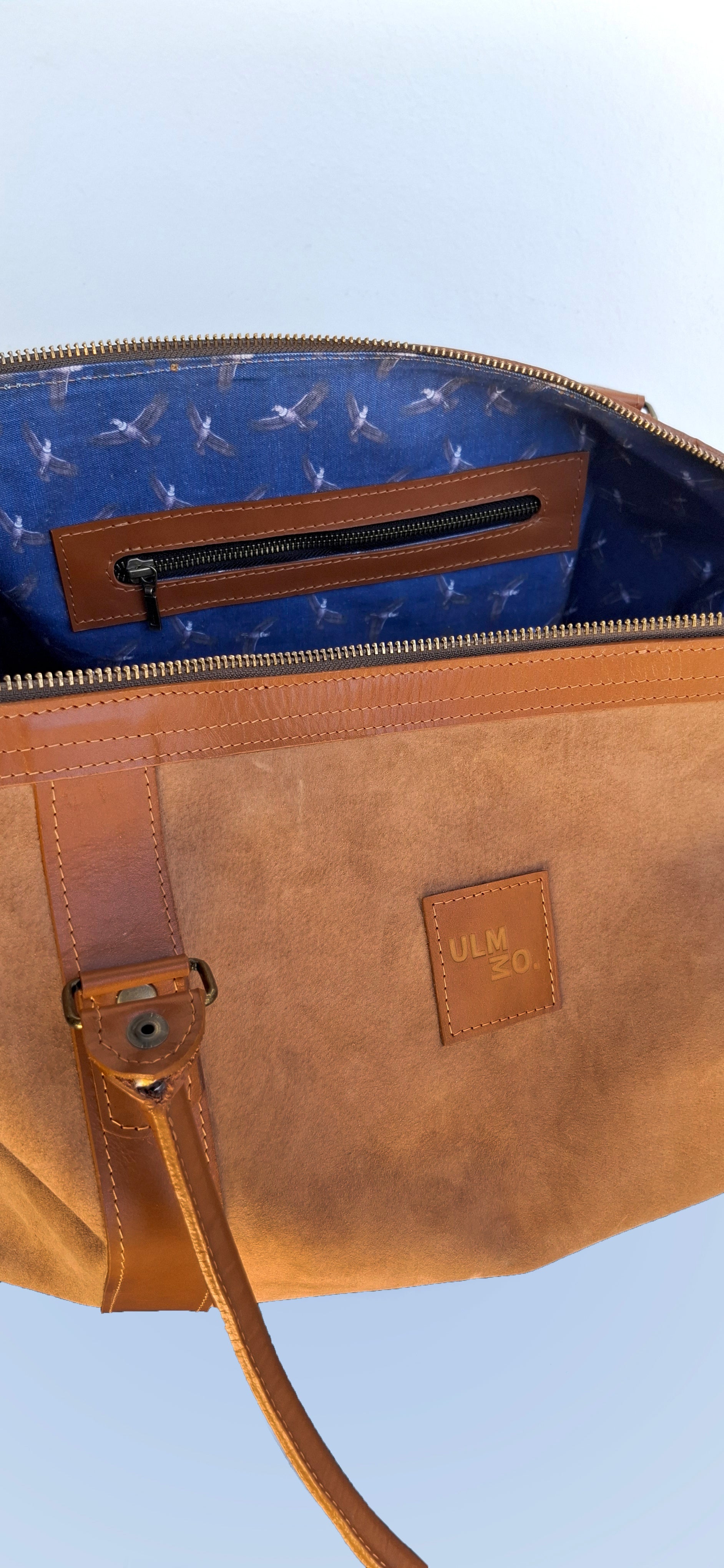Bolso ULMMO Cuero Camel - forro cóndor azul