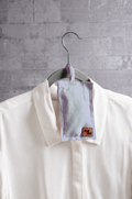 Saquito de lino celeste con lavanda y caléndula